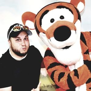 Meet your Posher, Corey